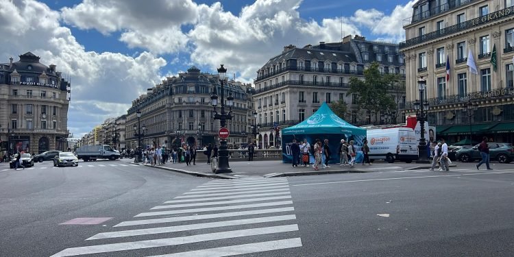 סיינטולוגים מתגייסים ברחבי צרפת בקמפיין עממי נגד סמים