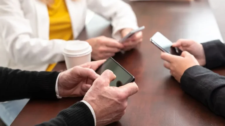 Attempts to soften negative messages backfire: This is how emojis undermine your professional image