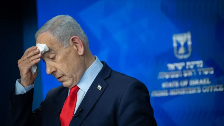 Netanyahu's coalition struggles to close gap against opposition for third week – poll