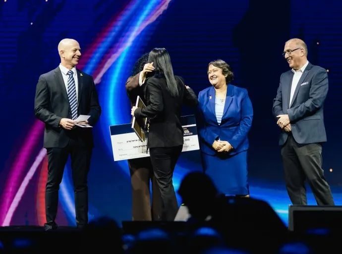 STEINBERG & YAFFA BEN DAVID (2nd R), Director-General of the Israel Teachers Union grant a gift to an Israeli school at the Ashmoret Conference last year.