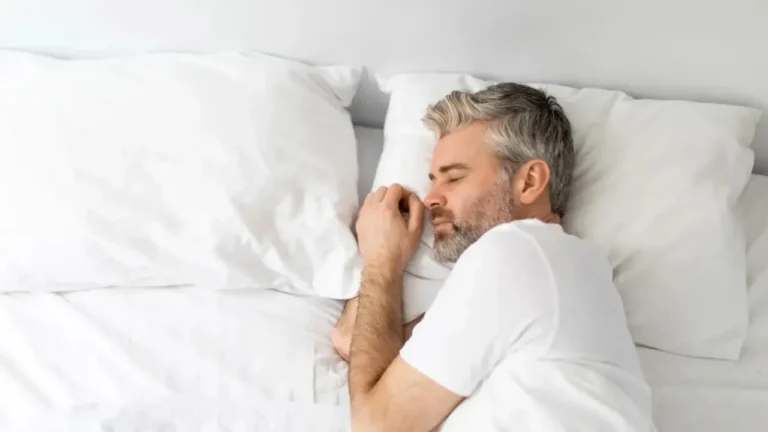 4 nighttime habits to adopt right now to slow down the aging process