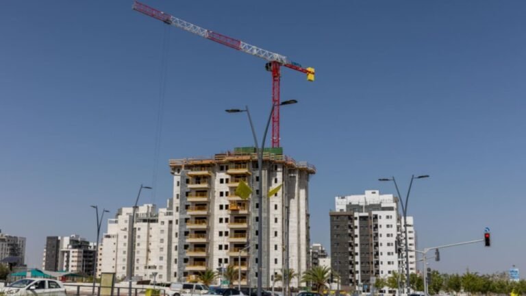 Inflation and housing prices show continued declines in Israel