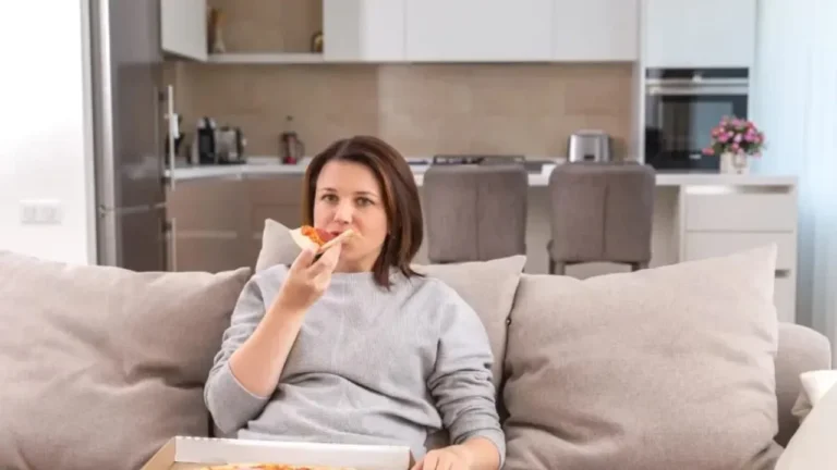 It is not hunger: The real reason you are reaching for the refrigerator