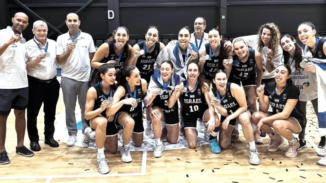 Celebrating silver: Blue-and-white U20 women finish as European runner-up