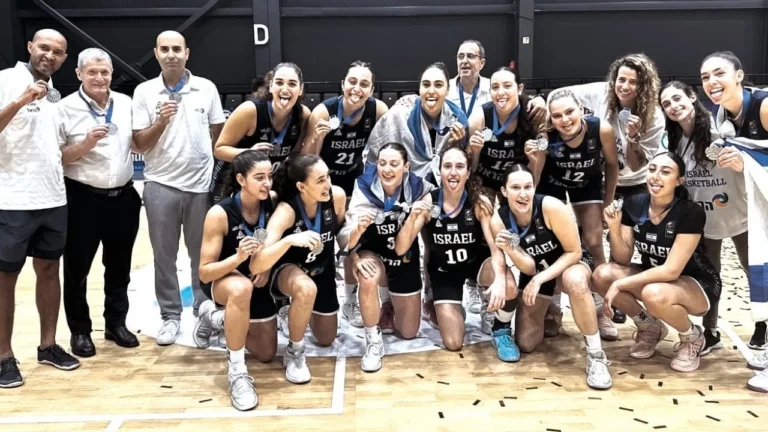 Celebrating silver: Blue-and-white U20 women finish as European runner-up