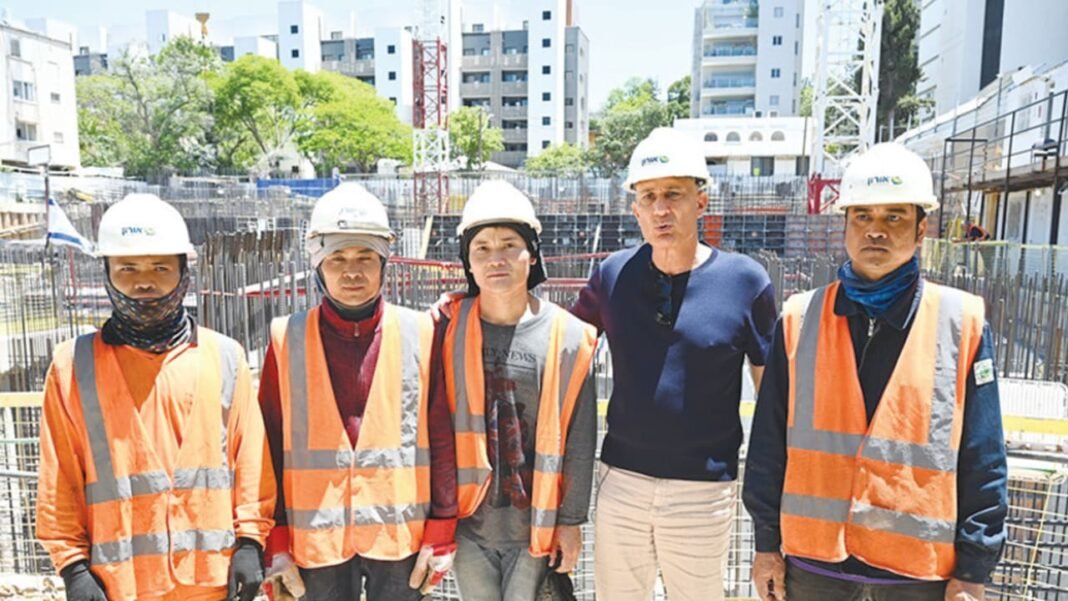 Contractors save, workers pay: The new reform in the construction industry