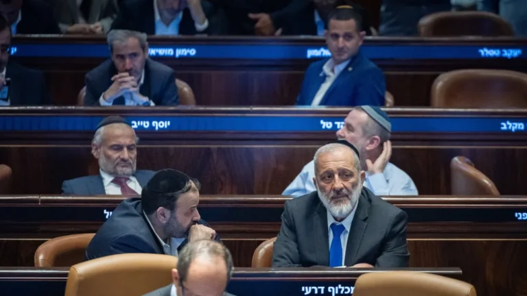 Haredi parties, Netanyahu agree to strip controversial clause from Torah study bill
