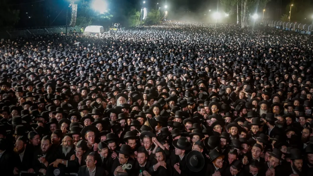 Hundreds of haredim protest outside military prison following draft dodger arrest