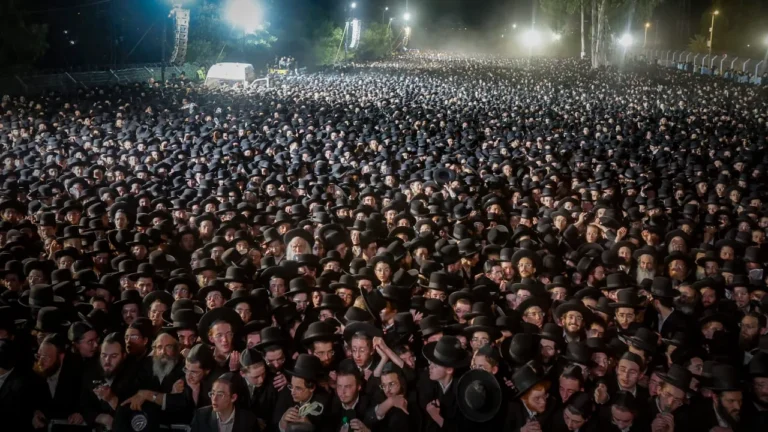 Hundreds of haredim protest outside military prison following draft dodger arrest