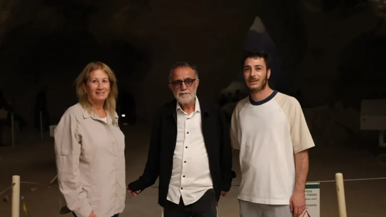 Israeli singer-songwriter Ehud Banai’s music transforms Beit Guvrin caves in immersive exhibition