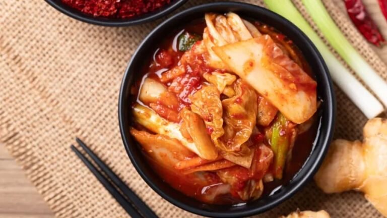 New study reveals: The solution to microplastics is hidden in fermented cabbage