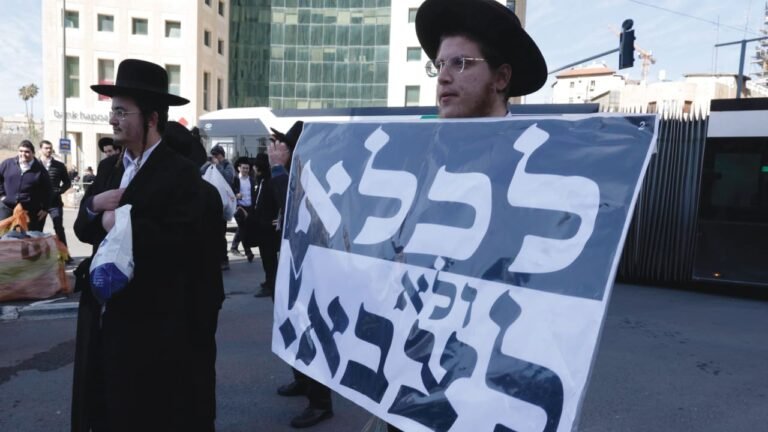 Over 70 mayors, council leaders file petition against haredi draft exemption law