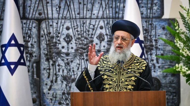 Rights org. files complaint after Sephardic head rabbi shames women for private mikveh use