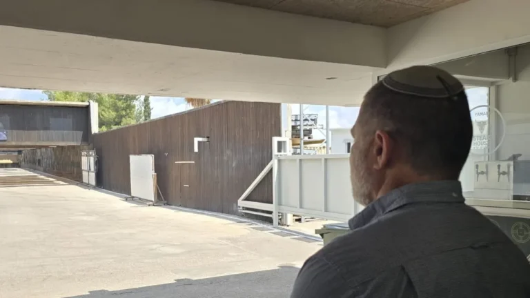 Shin Bet Chief Zini makes first official visit to YAMAM counterterrorism unit, meets with deputy