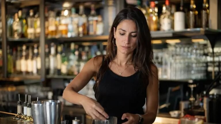 The bartender beat the National Insurance Institute: Cash tips will be considered part of wages
